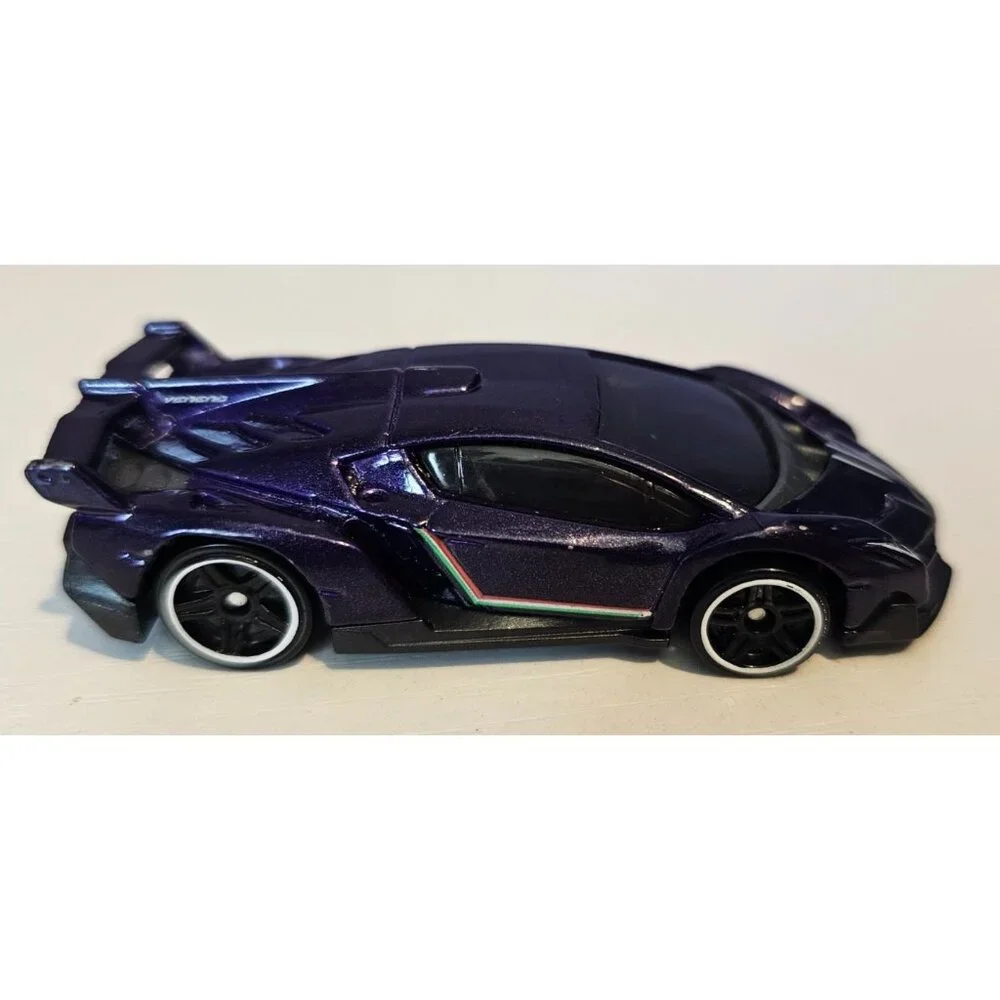 Hot Wheels 2013 Mattel Lamborghini Veneno Die-Cast Toy Car Purple 3
